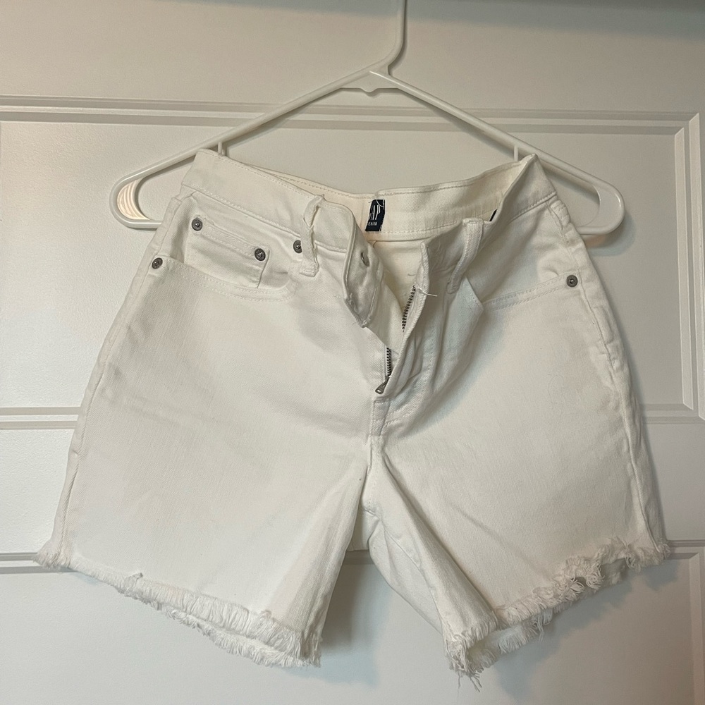 Gap 4" High Rise Jean Stride Shorts - Optic White Size 26R